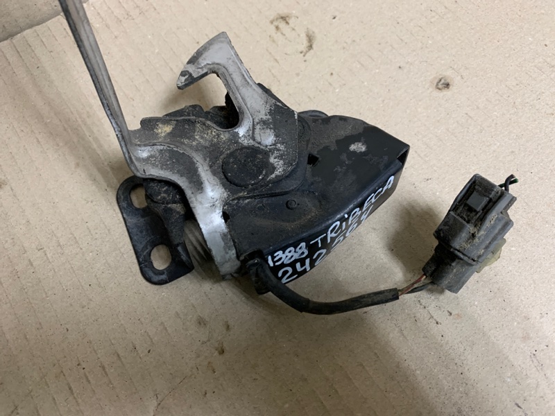 Замок капота TRIBECA B9 05-07 2006 Внедорожник 3.0 EZ30