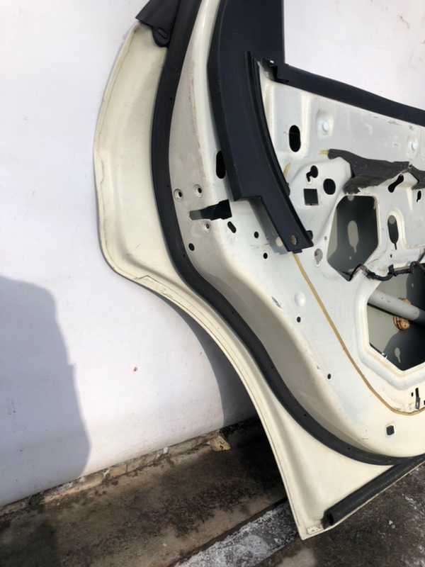 Дверь задняя левая 300 04-10 2008 Седан 3.5 EGG