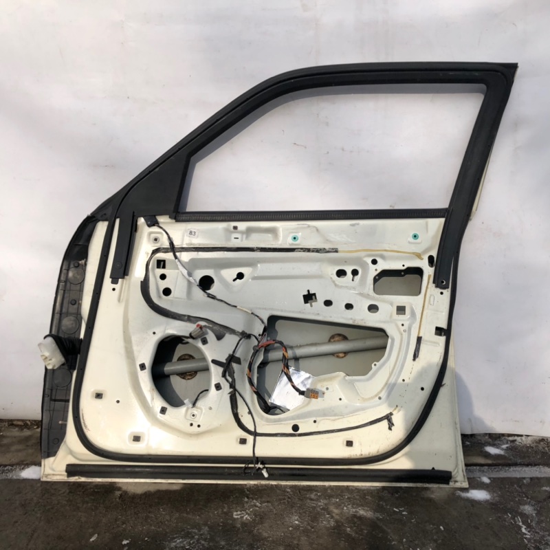 Дверь передняя правая 300 04-10 2008 Седан 3.5 EGG