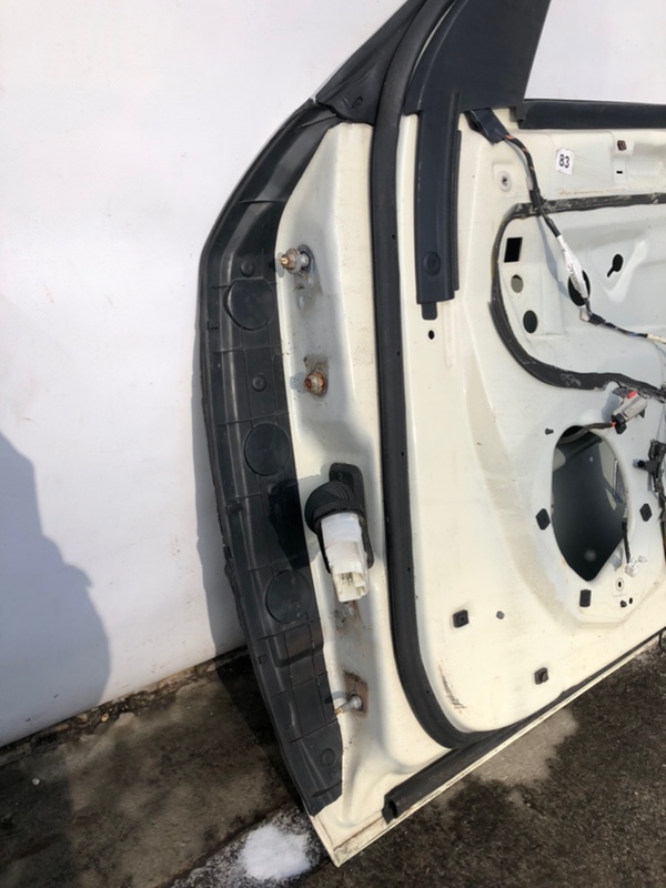 Дверь передняя правая 300 04-10 2008 Седан 3.5 EGG