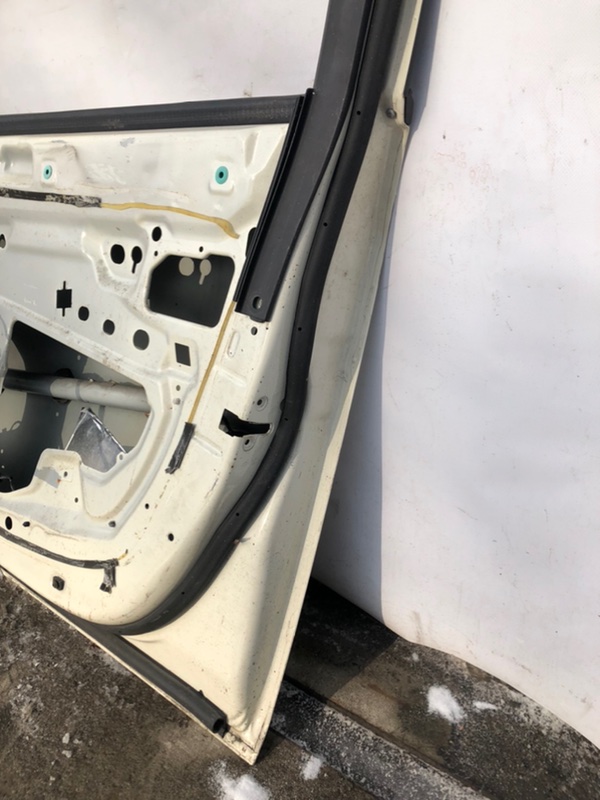 Дверь передняя правая 300 04-10 2008 Седан 3.5 EGG