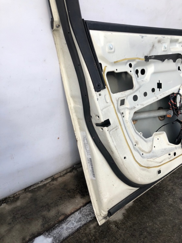 Дверь передняя левая 300 04-10 2008 Седан 3.5 EGG