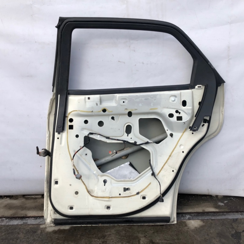 Дверь задняя правая 300 04-10 2008 Седан 3.5 EGG