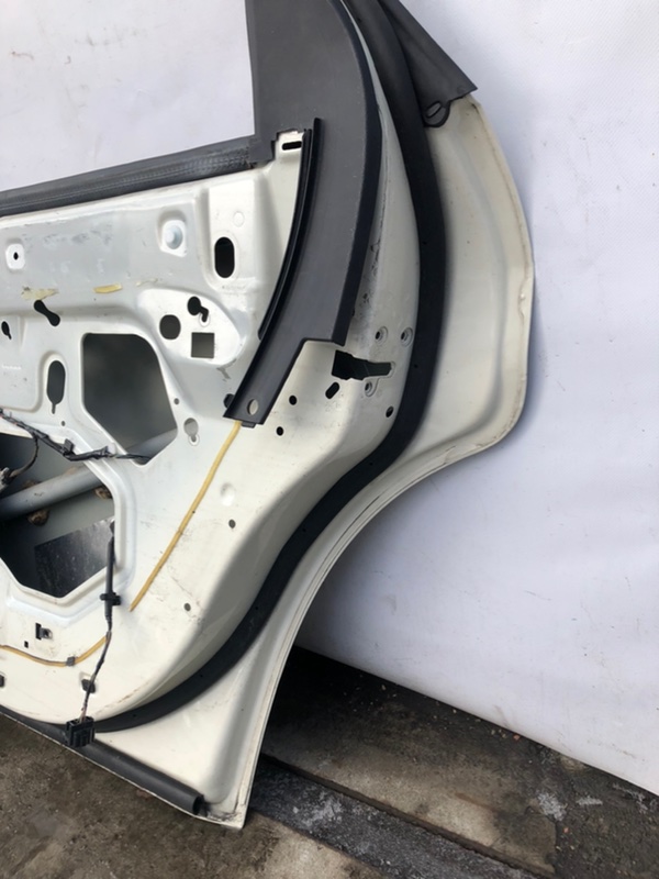 Дверь задняя правая 300 04-10 2008 Седан 3.5 EGG