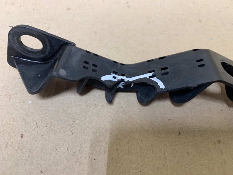 Кронштейн переднего бампера (на крыле) левый TRIBECA B9 05-07 2006 Внедорожник 3.0 EZ30