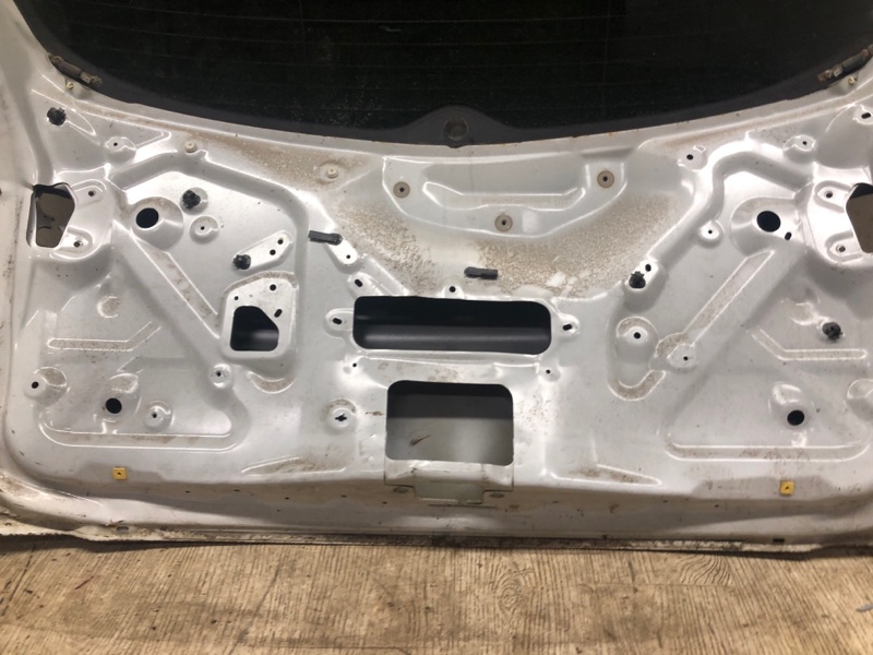 Крышка багажника TRIBECA B9 05-07