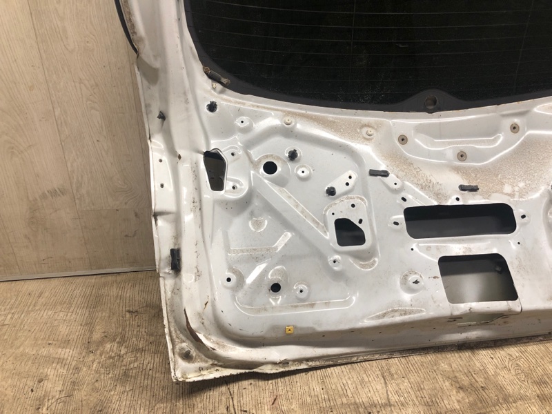 Крышка багажника TRIBECA B9 05-07