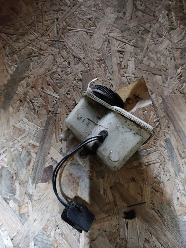 Бачок главного тормозного цилиндра 626 GE 91-97