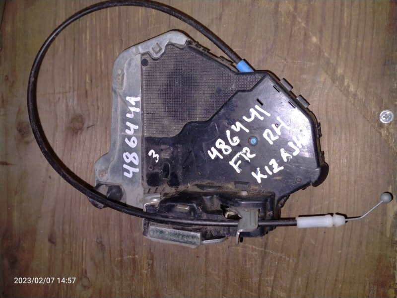 Замок двери передний правый SUZUKI KIZASHI 09-14 82210-57L73 Б/У