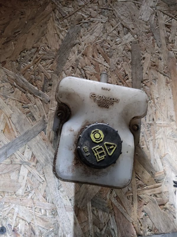 Бачок главного тормозного цилиндра MAZDA 5 CR 05-10 C236-43-550A Б/У