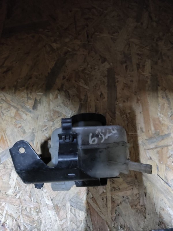 Бачок главного тормозного цилиндра LEXUS RX300/330/350/400 03-09 Б/У