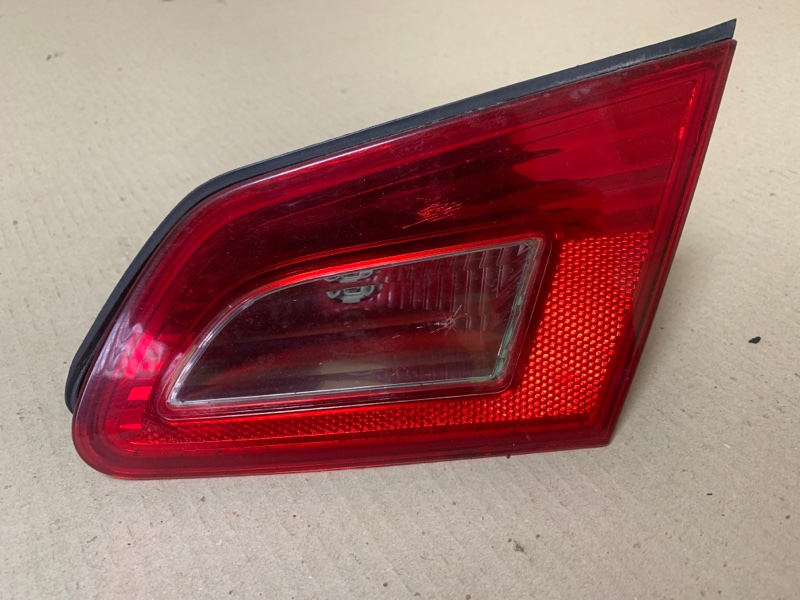 Фонарь внутренний задний правый G25/G35/G37/Q40 06-14 2008 Седан 3.5 VQ35HR