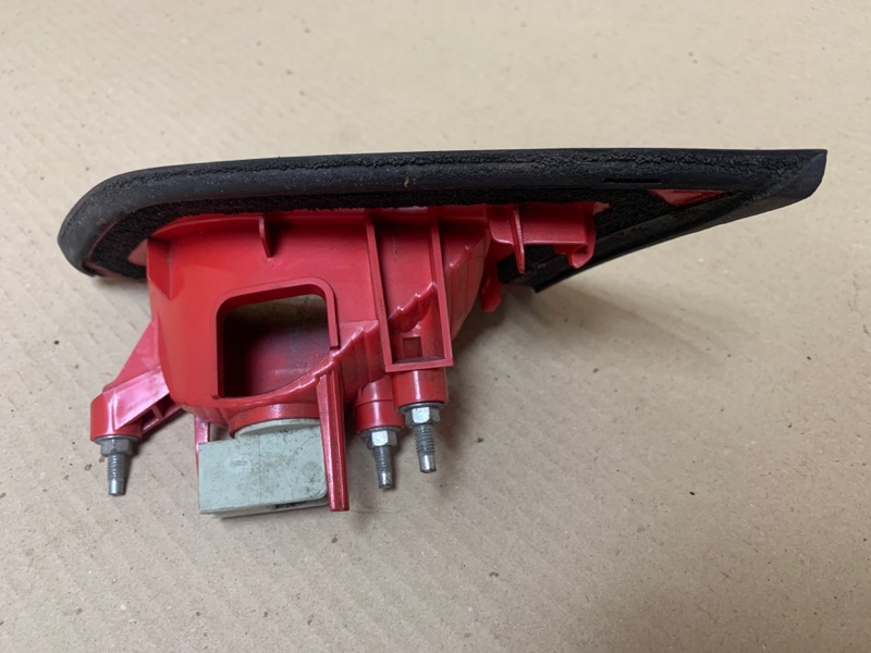 Фонарь внутренний задний левый G25/G35/G37/Q40 06-14 2008 Седан 3.5 VQ35HR