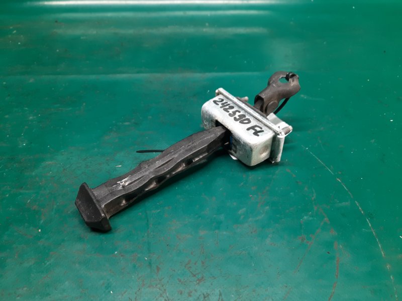 Ограничитель двери передний левый FORD FOCUS 10-18 2014 Седан 2.0 XQDA CP9Z-5823500-A Б/У