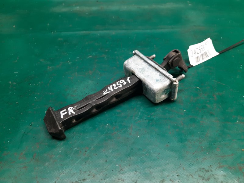 Ограничитель двери передний правый FORD FOCUS 10-18 2014 Седан 2.0 XQDA CP9Z-5823500-A Б/У