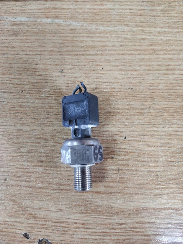 Датчик давления топлива LEXUS GS350 GS300 05-11 89458-30010 Б/У