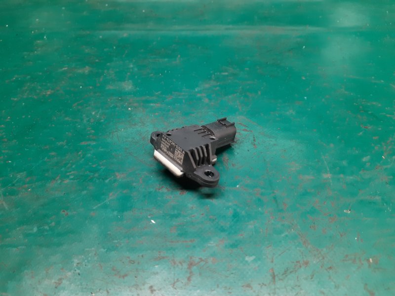 Запчасть датчик удара передний левый FORD FIESTA 08-17 2013 Хэтчбек 1.6 XDEZ GN1Z-14B345-A Б/У Датчик удара передний левый FORD FIESTA 08-17 2013 Хэтчбек 1.6 XDEZ GN1Z-14B345-A Б/У