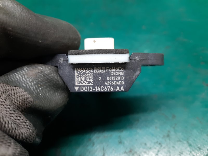 Датчик удара передний левый FIESTA 08-17 2013 Хэтчбек 1.6 XDEZ Датчик удара передний левый FIESTA 08-17 2013 Хэтчбек 1.6 XDEZ