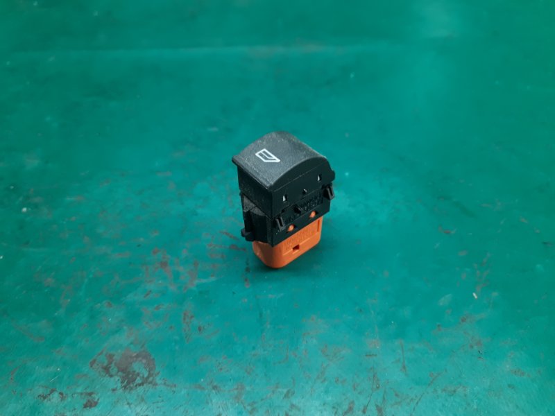 Кнопка стеклоподъемника задняя правая FORD FOCUS 10-18 2014 Седан 2.0 XQDA BM5Z-14529-A Б/У