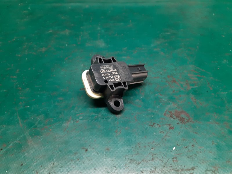 Датчик удара передний правый FORD FOCUS 10-18 2014 Седан 2.0 XQDA HM5Z-14B345-A Б/У