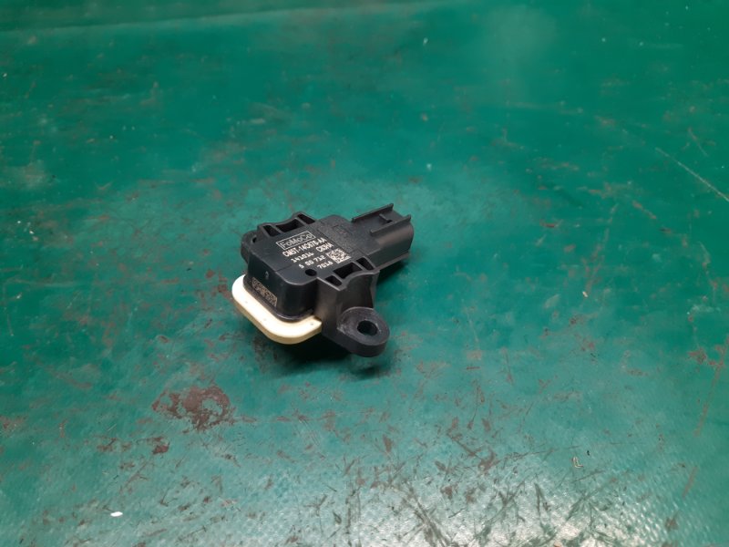 Датчик удара передний левый FORD FOCUS 10-18 Седан 2.0 XQDA Датчик удара передний левый FORD FOCUS 10-18 Седан 2.0 XQDA