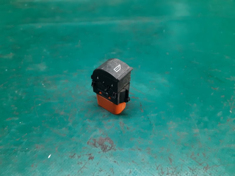 Кнопка стеклоподъемника задняя левая FORD FOCUS 10-18 2014 Седан 2.0 XQDA BM5Z-14529-A Б/У