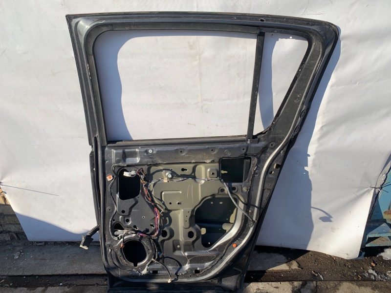 Дверь задняя правая QX56 / TITAN / ARMADA 04-16 2005 Внедорожник VK56DE