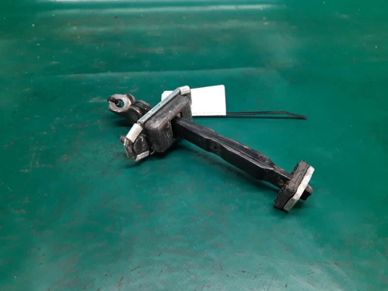 Ограничитель двери передний правый KIA OPTIMA TF 11-16 2015 Седан 2.4 G4KJ 79390-2T000 Б/У