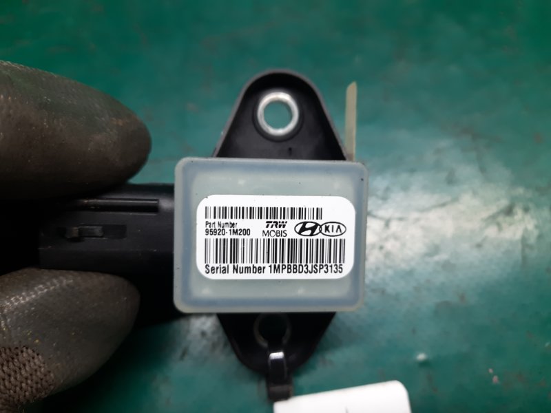 Датчик удара передний правый OPTIMA TF 11-16 2015 Седан 2.4 G4KJ Датчик удара передний правый OPTIMA TF 11-16 2015 Седан 2.4 G4KJ