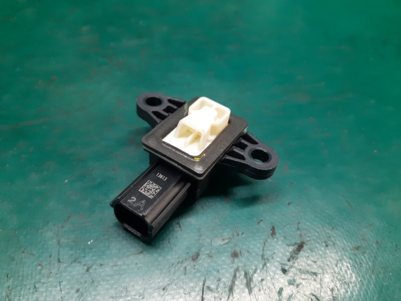 Датчик удара передний правый FORD FIESTA 08-17 2013 Хэтчбек 1.6 XDEZ GN1Z-14B345-A Б/У