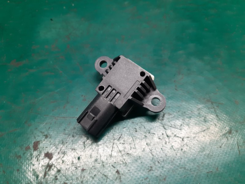 Датчик удара передний правый FORD FIESTA 08-17 Хэтчбек 1.6 XDEZ