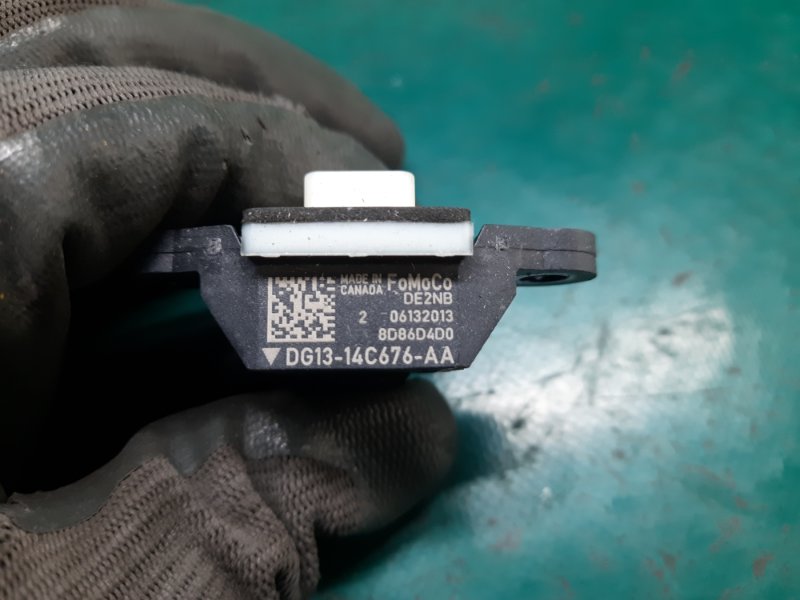 Датчик удара передний правый FIESTA 08-17 2013 Хэтчбек 1.6 XDEZ