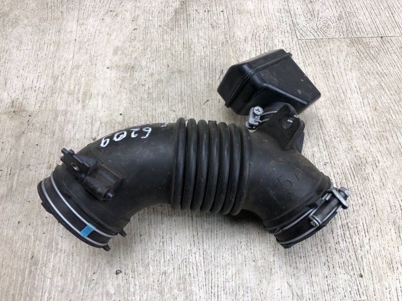 Запчасть патрубок воздушного фильтра TOYOTA CAMRY 55 14-17 2016 ASV50 2.5 2ARFE 17881-0V070 Б/У Патрубок воздушного фильтра TOYOTA CAMRY 55 14-17 2016 ASV50 2.5 2ARFE 17881-0V070 Б/У