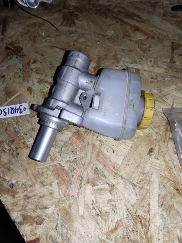 Главный тормозной цилиндр OUTBACK 09-14 BR 2011 Внедорожник 2.5