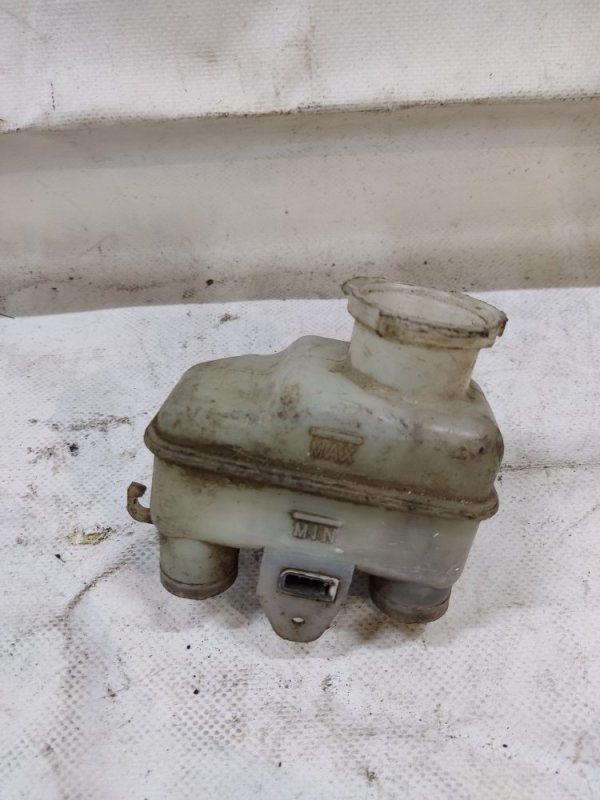 Бачок главного тормозного цилиндра TOYOTA AURIS 06-12 Б/У