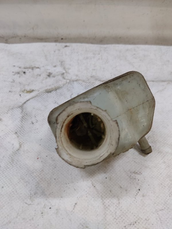 Бачок главного тормозного цилиндра TOYOTA AURIS 06-12