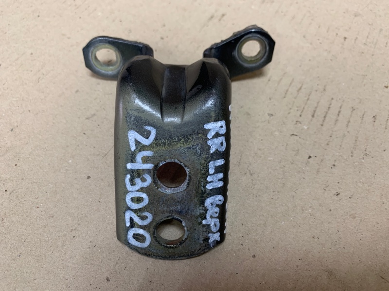 Запчасть петля двери верхняя задняя левая INFINITI QX56 / TITAN / ARMADA 04-16 2005 Внедорожник VK56DE 82400-7S000 Б/У Петля двери верхняя задняя левая INFINITI QX56 / TITAN / ARMADA 04-16 2005 Внедорожник VK56DE 82400-7S000 Б/У