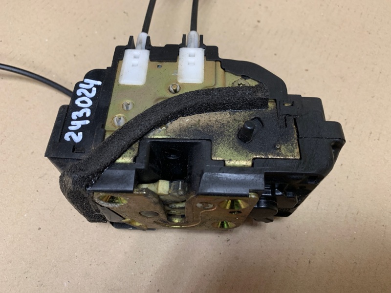 Замок двери задний левый INFINITI QX56 / TITAN / ARMADA 04-16 Внедорожник VK56DE