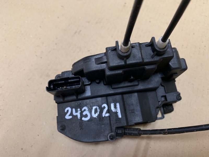 Замок двери задний левый QX56 / TITAN / ARMADA 04-16 2005 Внедорожник VK56DE