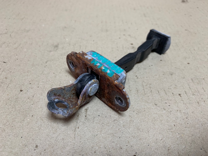 Ограничитель двери задний левый INFINITI QX56 / TITAN / ARMADA 04-16 Внедорожник VK56DE