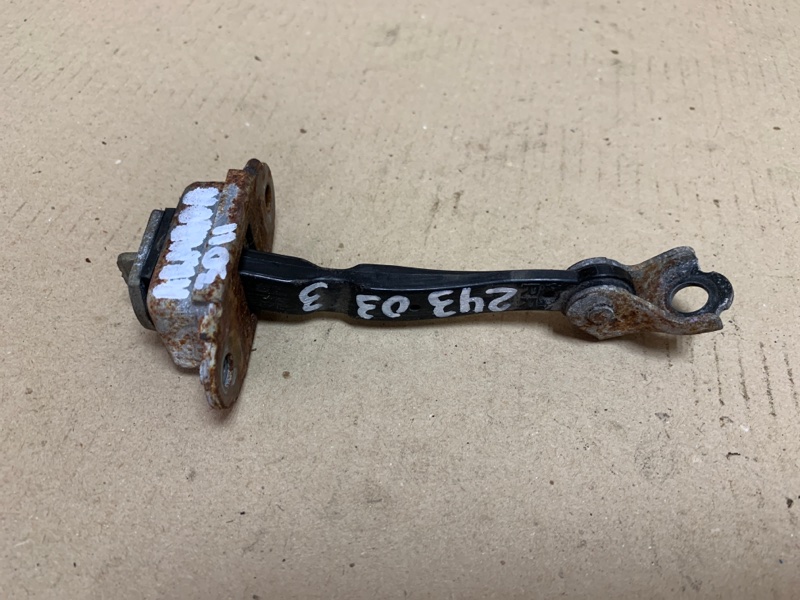 Ограничитель двери задний правый INFINITI QX56 / TITAN / ARMADA 04-16 2005 Внедорожник VK56DE 82430-7S000 Б/У