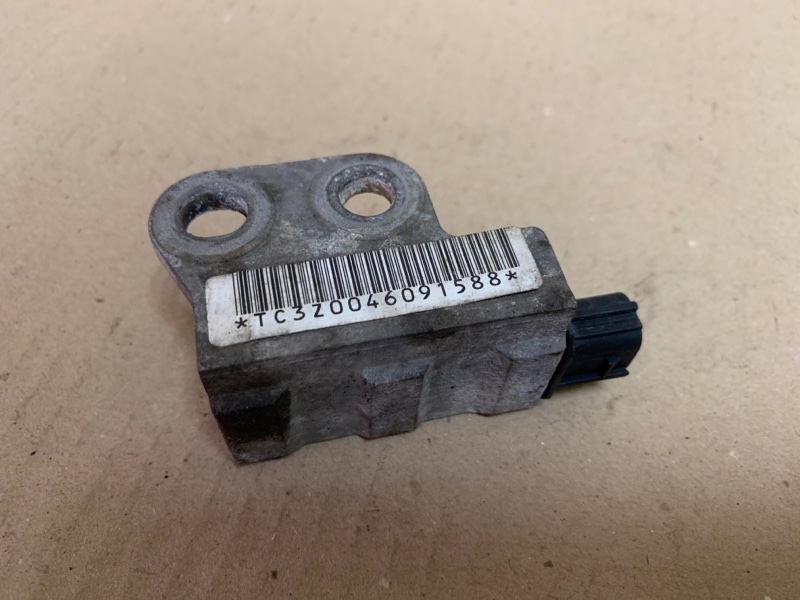 Датчик удара передний QX56 / TITAN / ARMADA 04-16 2005 Внедорожник VK56DE Датчик удара передний QX56 / TITAN / ARMADA 04-16 2005 Внедорожник VK56DE