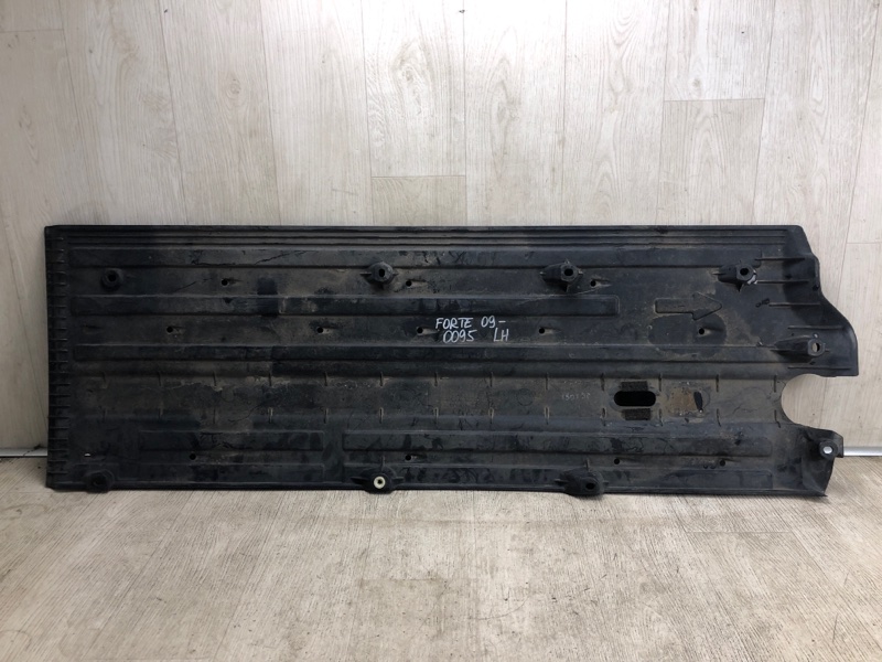 Защита днища левая KIA FORTE/CERATO TD 08-13 2009 TD 2.0 G4KD 84135-A7000 Б/У