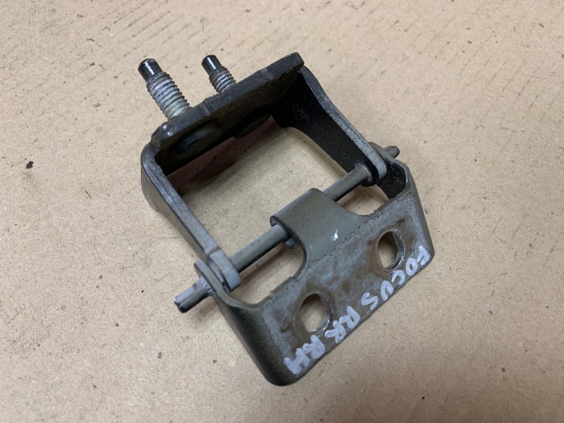Петля крышки багажника правая FOCUS 10-18 2014 Хетчбек 2.0 C20HDEX