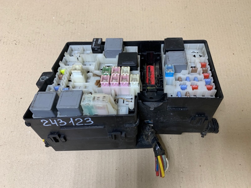 Блок предохранителей моторный отсек FOCUS 10-18 2014 Хетчбек 2.0 C20HDEX