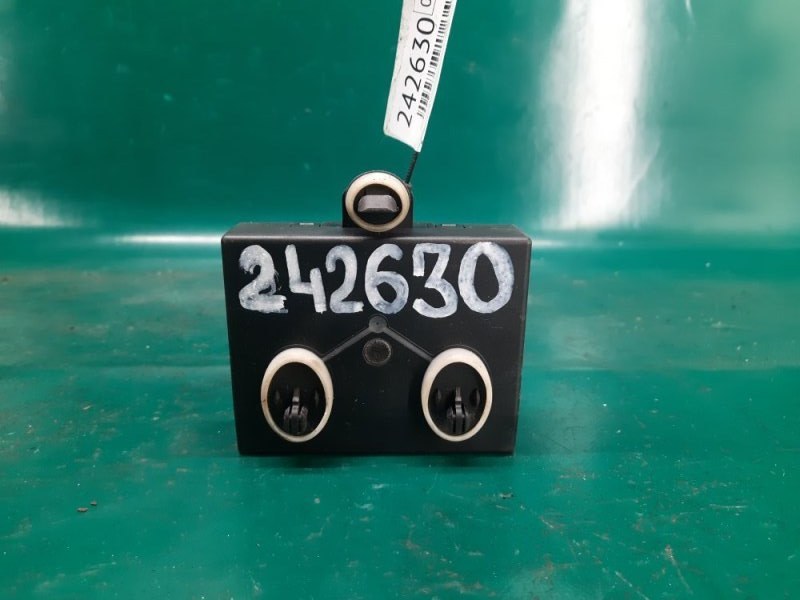 Запчасть блок комфорта задний левый AUDI A3 (8V) 12–17 2015 Седан CNSB 1.8L 5Q0 959 395 B Б/У Блок комфорта задний левый AUDI A3 (8V) 12–17 2015 Седан CNSB 1.8L 5Q0 959 395 B Б/У