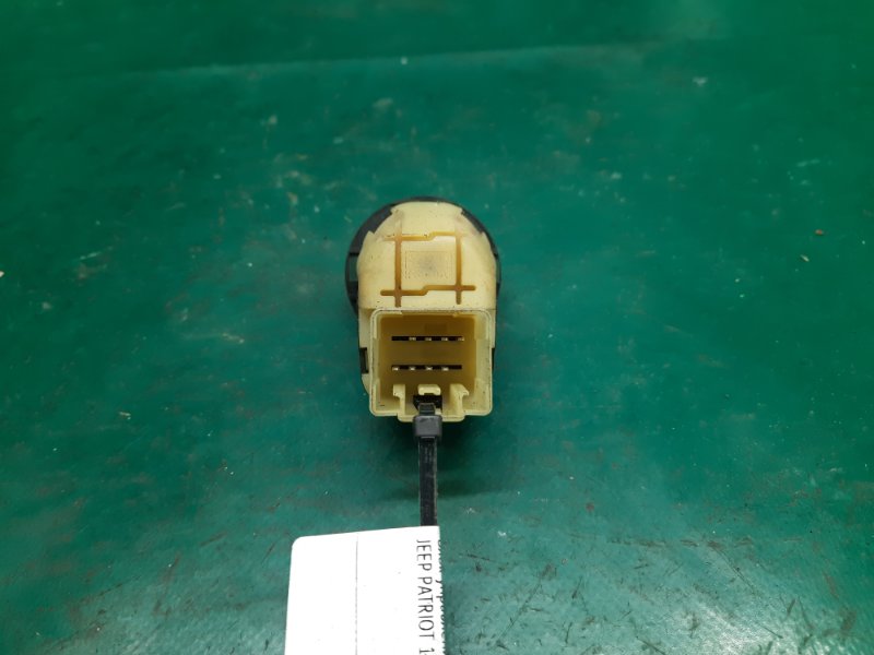 Блок управления зеркалами передний левый PATRIOT 10-17 2011 Внедорожник 2.4 ED3 Блок управления зеркалами передний левый PATRIOT 10-17 2011 Внедорожник 2.4 ED3