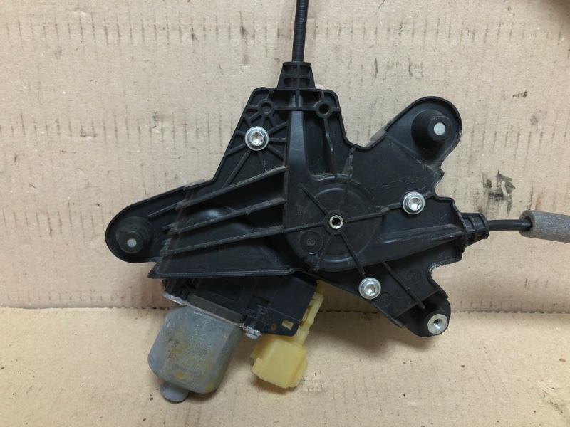 Стеклоподъемник задний левый FUSION 14- 2014 Седан 2.5 Стеклоподъемник задний левый FUSION 14- 2014 Седан 2.5