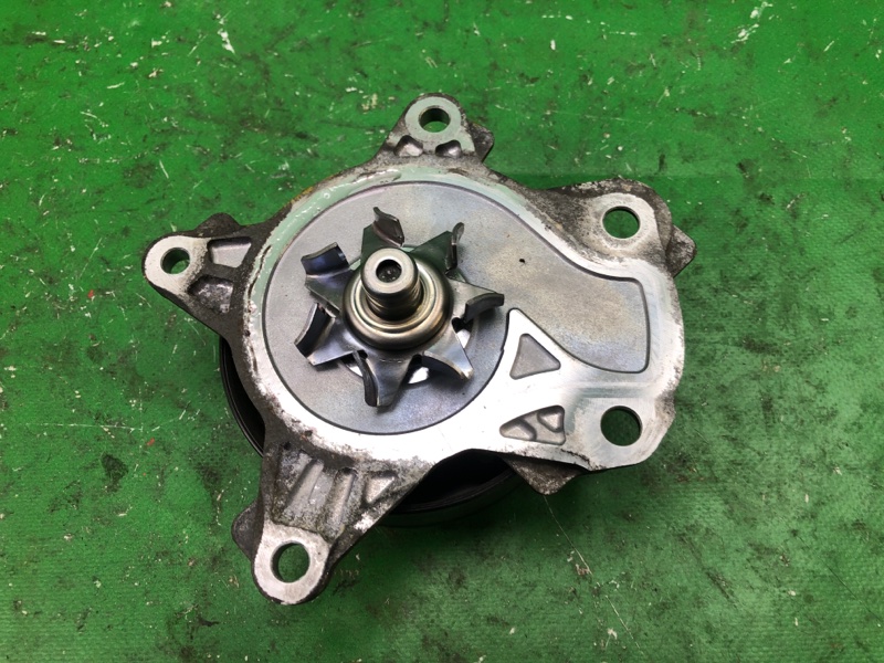 Помпа TOYOTA RAV4 13-19 ZSA42 2.0 3ZRFE