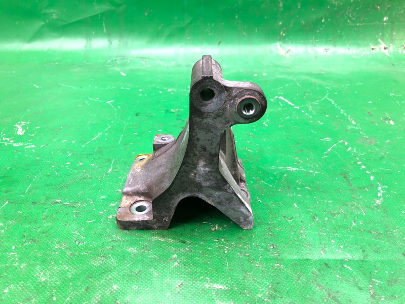 Кронштейн генератора TOYOTA RAV4 13-19 2017 ZSA42 2.0 3ZRFE 12511-37010 Б/У